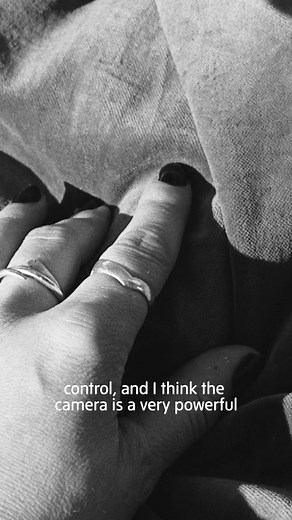 'We knew we were making history.' - Alexis Hunter 📷 In this film we meet fiercely feminist artist Alexis Hunter, who was deeply involved in Britain's feminism scene in the 1970s. Through photography, Hunter created artwork that interrogated gender stereotypes and inverted 'the male gaze’. Combining rare archive letters and interview footage of the artist captured before her death in 2014, curator Laura Castagnini and Art Historian Elizabeth Eastmond describe Hunter's life and artistic legacy. �