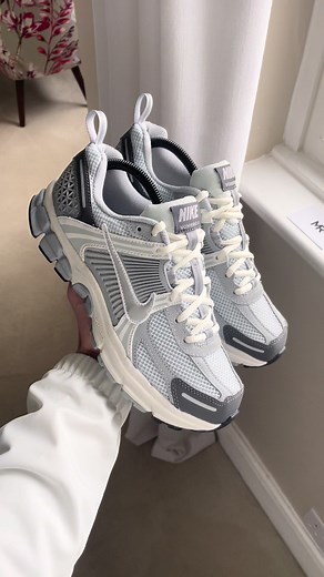 Unboxing New Nike Vomero 5 Sneakers: First Impressions