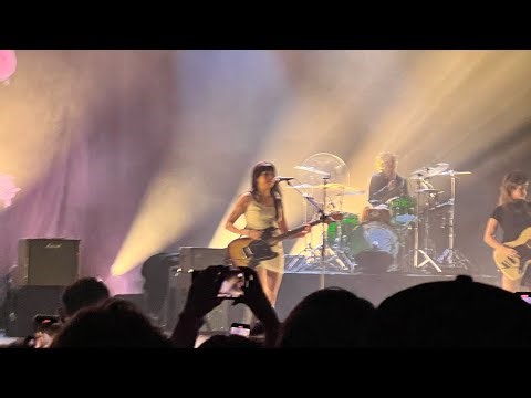 Beabadoobee - 10:36 (Live At O2 Brixton Academy) (4K)