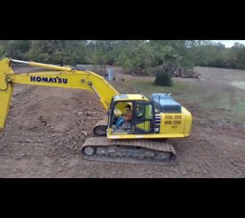 Mini Excavator vs. Trackhoe: A Fun Comparison
