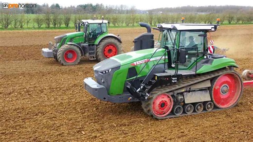 Fendt 1162 crawler tractor in action