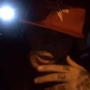 Farruko le dice a Cosculluela que no busque excusa... "@coscuelprincipe mamon de que trepate un ritmo soca a ver si es verdad an y antes de hacerme un preview vete y pidele el ferrari prestao al vecino pa q luzcas bien barquillita" | Los Duros Del Género