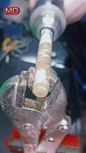 🛠️Genius Bolt Cleaning Hack#woodworking #hack #tools4life#top #diy #automobile#shorts #genius