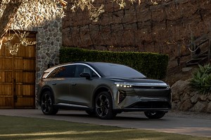 2025 Lucid Gravity Is Ready to Pick Up Where the Air Leaves Off