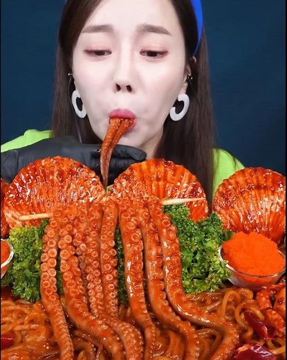 Extreme Spicy Seafood Boil Mukbang | Squid, Octopus & Enoki Feast