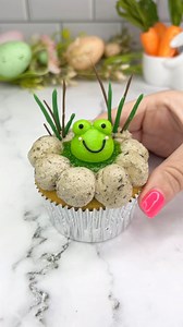 36K views · 8.3K reactions | A frog in a pond 勺 Bringing back my jelly cupcakes 冀 who remembers them?落 I used Oreo buttercream for the pebbles and chilled the cupcake before adding the jelly. I added some edible glitter to make it sparkle. I let the jelly set before I added the frog. The reeds are made from chocolate  #cupcake #jellycupcakes #frog #cakeart #cakedbyrach #cutefood #cupcakedecorating #cupcakesforanyoccasion | Caked By Rach | Facebook