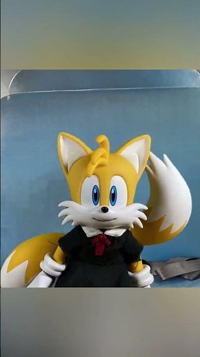 tails goes back to school