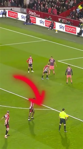 Cheeky Free Kick Tactic🧠 #cr7 #messi10 #football #realmadrid #barcelona #foryoupage #fyp