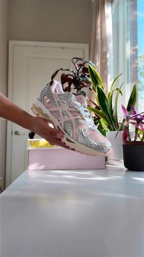 Unboxing Vandy the Pink x atmos x ASICS Gel Nimbus 10.1 Strawberry