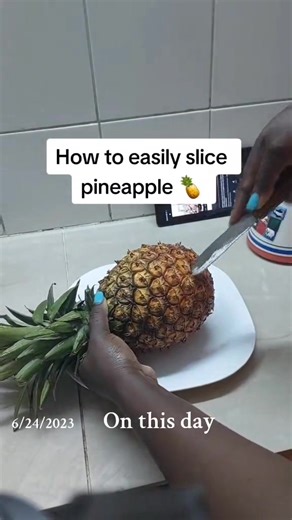 On this day: How to slice pineapple with ease and in a presentable way! #onthisday #kitchenhacks #sustainablelifewithjess #Jesslifeandliving #fyp #hacks #viralhacks
