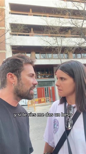 Chistes divertidos: ¿Te ríes y me das un beso?