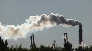 clip-10656473-reverse-fast-motion-smoke-fumes