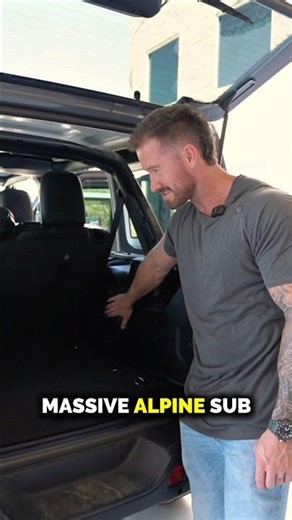 The alpine subwoofer and storage compartments in the back of this jeep wrangler are nice options ✅