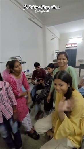 printmaking class collagrah #au #printmakingprocess #collagraph #ytshorts