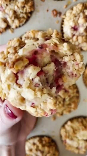 4.1K views · 24 reactions | Easy Raspberry Muffins #fitfoodiefinds #breakfast #muffins https://fitfoodiefinds.com/raspberry-muffins/ | Fit Foodie Finds | Facebook