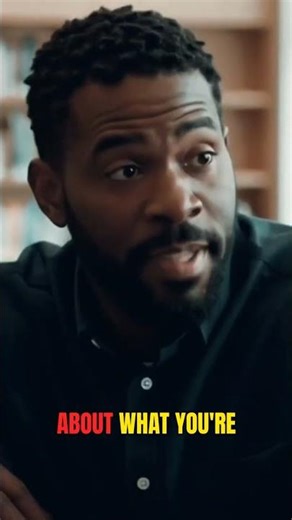 Crossed Arms: What They REALLY Mean! 🤔