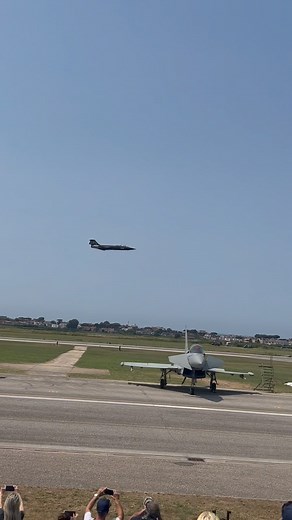 TF-104 low and fast with bonus smoke and sound. #theaviationist #praticadimare #praticadimareairshow #aeronauticamilitare100 #aeronauticamilitare #italianairforce #tf104 #f104starfighter #starfightersaerospace | The Aviationist