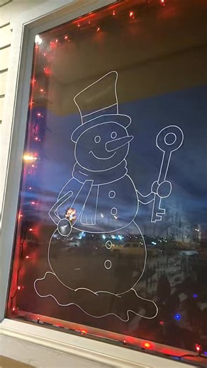 From blank windows to holiday magic ✨ I painted our Keys Plus windows this year — snowman with a key, glowing padlocks, and the Grinch holding it down 🔑🎄 – Carmella, locksmith & window painter | Keys Plus Locksmiths