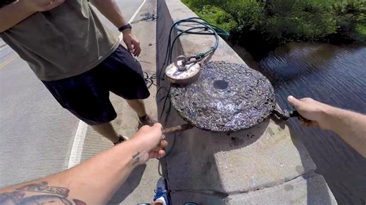 1000LB magnet adventure at the boat ramp reveals incredible magnet fishing finds