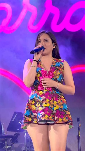 La hermosa Kiara pone a cantar al público de “Cerro Mocho, Piura”. | Chiclayo digital