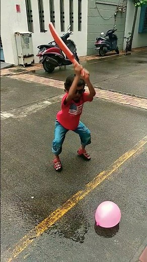 titli udi 🐝 🎈 #enjoy #waterballoon #automobile #funny #trendingshorts