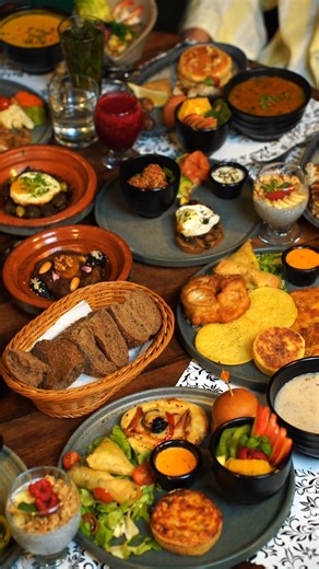 Ramadan, c’est le goût du partage 🤍🌙 Autour d’une table BFK. 📌 Réservation obligatoire 👉 www.reservationsbfk.ma Fièrement beldi, franchement moderne. #RamadanAtBFK #IftarTime #Ramadan2026 #FtourTime #RamadanVibes #CuisineFusion | Beldi Fusion Kitchen