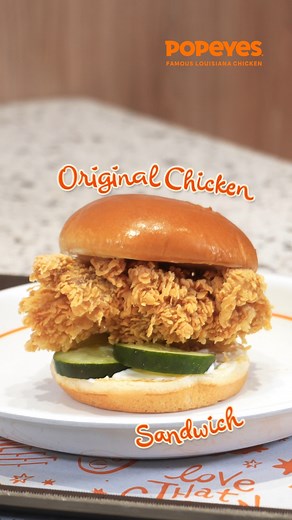 The sandwich that started it all 🍔 Crispy, juicy, and packed with that signature Louisiana flavor — Popeyes Original Chicken Sandwich is here to satisfy your cravings. Also available in Spicy for that extra kick 🌶️ Grab yours today — dine-in, take-out, or drive-thru 🧡 #PopeyesPH | Popeyes Philippines