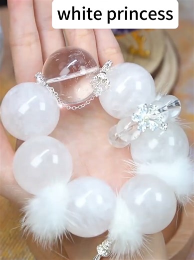 let's make a bracelet #diybracelet #diyjewelry #bracelet #beadedbracelet