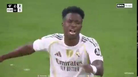 Vinicius jr não é nunca foi ídolo no real, infelizmente esses miseráveis odeiam ele até pela questão racial também, só toleravam pq estava jogando bem.Ele tem que voltar pro flamengo, projeto de 2029 passa por ele, volte a ser feliz e deixe o real no ostracismo com goybappe até eles acharem outro cr7 pra tirar eles da escuridão.