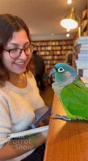 📚🦜 Parrot Gives the Worst Book Review 😂