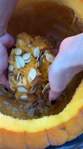 Pumpkin Planters 🎃 ‪@courtneynaray‬ #diy #halloweendecor #falldecor #pumpkinseason