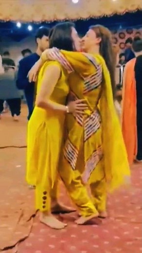 Lesbian in Pakistani Mujra | Punjabi Mujra #mujra #lesbian #trending #viral #tiktok #youtubeshorts