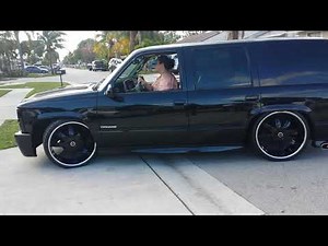 my old 99 tahoe slammed on 24s