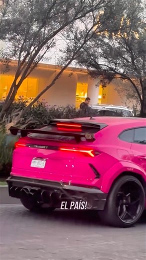 Supercarsgdl - Javier Valle on Instagram: "Lamborghini Urus Mansory (1/1🇲🇽) @grookarla @manuelriveraa11 Spotted en Guadalajara! 📸: @abrhm._priv ______________________________________________________ (Ficha Urus stock) ➖Motor: V8 Twin Turbo de 4.0L🔥 ➖Potencia: 650 hp🐎 ➖Torque: 657 lb-ft 🔧 ➖Tracción: RWD or AWD ⚙️ ➖Peso: 2200 kg ⚖ ➖Aceleración de 0-100 km/h: 3.6s💨 ➖Aceleración de 0-200 km/h: 12.8s💨 ➖Aceleración de 0-300 km/h: 33.0s💨 ➖Distancia de frenado 100-0 km/h: 33.5 m🚸 ➖1/4 de m