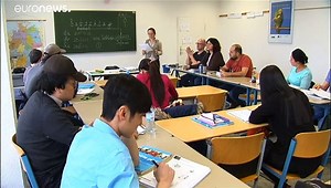 OECD: Humanitarian migration falls while labour and family migration rises