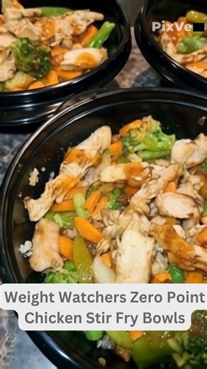 This Weight Watchers Zero Point Chicken Stir Fry Bowl is the ultimate guilt-free comfort meal | Weight Watchers Recipes, Tips and Ideas