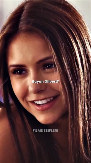 Film Keşifleri on Instagram: "Biri kontrol etsin. Mystic Falls, Virginia'da yaşayanların hayatlarına, aşklarına ve felaketlerine tanıklık etmeye hazır mısınız? Tüyler ürpertici yaratıklar kasabaya t*r*r saçarken genç bir kız kendini iki vampir kardeş arasında bulur. 📽 The Vampire Diaries (Dizi) ⭐️ IMDb:7.7 📌 Dram, Korku, Fantezi, Romantizm Daha fazlası için takipte kalın."