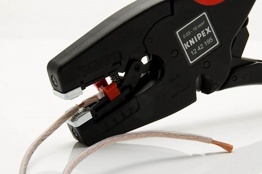 Can You Use Speaker Wire For 12v Power? Here's The Truth - Stamp Sound