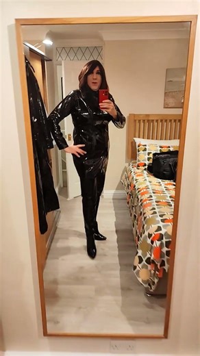 Not dressed in ages. Off to see Amber for some shiny PVC fun 🖤
