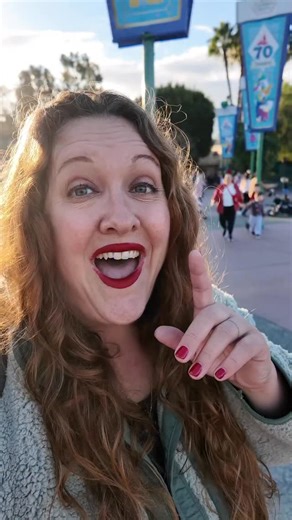 Kellie Krueger on Instagram: "The search function is one of the MOST helpful parts of the Disneyland app, and most people don’t even think to even use it. Looking for the nearest bathroom? You can search for that. Trying to figure out where to meet Mickey? You can search for that. Not sure where that ride is your friend said you HAVE to do? You can search for that. Saw a post about nachos but can’t remember where they were from? You can search for that! Anything you’re trying to find at the Disn