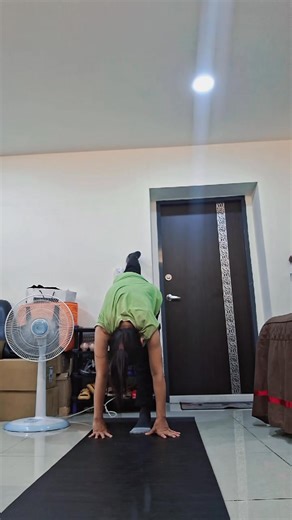 Kapag nasanay ang katawan mong mag exercise!🤣 Kahit gusto mong matulog kasi day off 🤣 pero waaalaaaaa.. YUNG FEELING NA HINIHILA KA NG KATAWAN MONG *HOY MAG STRETCHING KA😂 " DI KA MAYAMAN PARA MARAMING PERA PANG HOSPITAL 🙃 IYKYK! #stretching | Meravel-Sarsaba Langga-Lariosa Cases-Wu