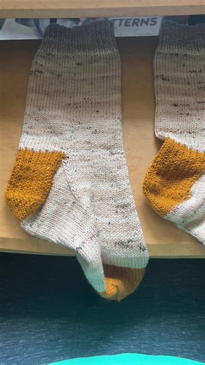 Watch to see my recently finished pair of socks. Pattern: Vanilla Socks on Magic Loop by Crazy Sock Lady Designs Yarn: Sewrella Yarn Nylon Sock Set in “Graduation” as MC and “Willow” as CC #knitting #knittok #knittersoftiktok #sockknitting #yarntok