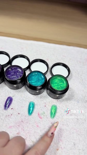 Découvrez les nouveaux gels irisés d'Ongle 24