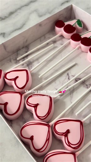 Turning these gorgeous cake pops into stunning party favors ✨ I styled them as individual mini bouquets, which felt so perfect for a bridal shower. Such a beautiful way to send guests home with something sweet and something to remember the celebration by 🍒💕