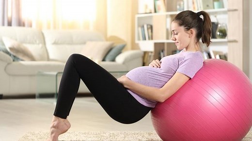 9 Gerakan Gym Ball untuk Ibu Hamil di Trimester 2 dan 3 Beserta Manfaatnya