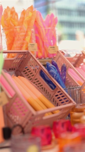 🦢 Kom shoppen bij 100 creatieve ondernemers | SWAN MARKET UTRECHT @VREDENBURG 🦢 Ruim 100 creatievelingen zullen hun toffe creaties in het hart van Leiden tentoonstellen. Daarbij zijn er diverse cateraars met Food Trucks of kraam waar je lekker bij kan eten. Ook is er een gezellig terrasje met een barretje! Kom je ook?! ❤ 📅 Zondag 13 april 🏪 Vredenburg 💰 Entree = GRATIS! ⏰ 11:00 - 17:30 uur 👯‍♀ Invite your friends 🥗 Share a bite ✨ Get inspired 🛒 Shop your musthaves 💣 And end your weekend