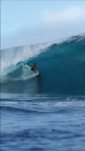 Matahi Drollet INCREDIBLE Wave at Teahupo'o