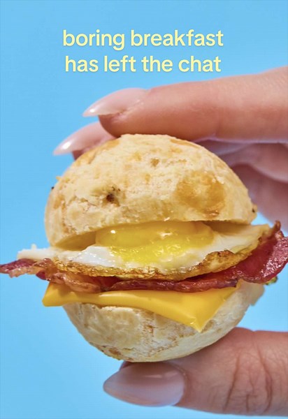 Bacon Cheddar Breakfast Sliders anyone? 🥓🍳✨ #BraziBites #fyp #recipes #baconcheddarcheesebread