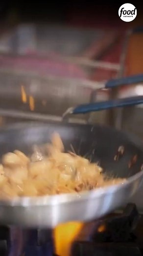 Sabor con historia 🍲 Guy Fieri descubre recetas con alma en MayMoes Cajun Grill en Utah 🍔 #RodandoporAmérica Disfruta el contenido de Discovery en #HBOMax Suscríbete ahora: https://bit.ly/MAX-FoodNetworkLAT | Food Network Latinoamérica