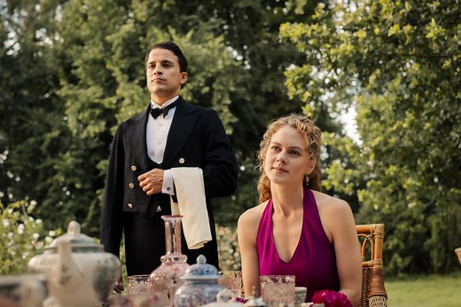 Miss Sophie – Same Procedure as Every Year | Prime Video veröffentlicht offiziellen Trailer zum Dinner for One-Prequel - KINOFANS.com